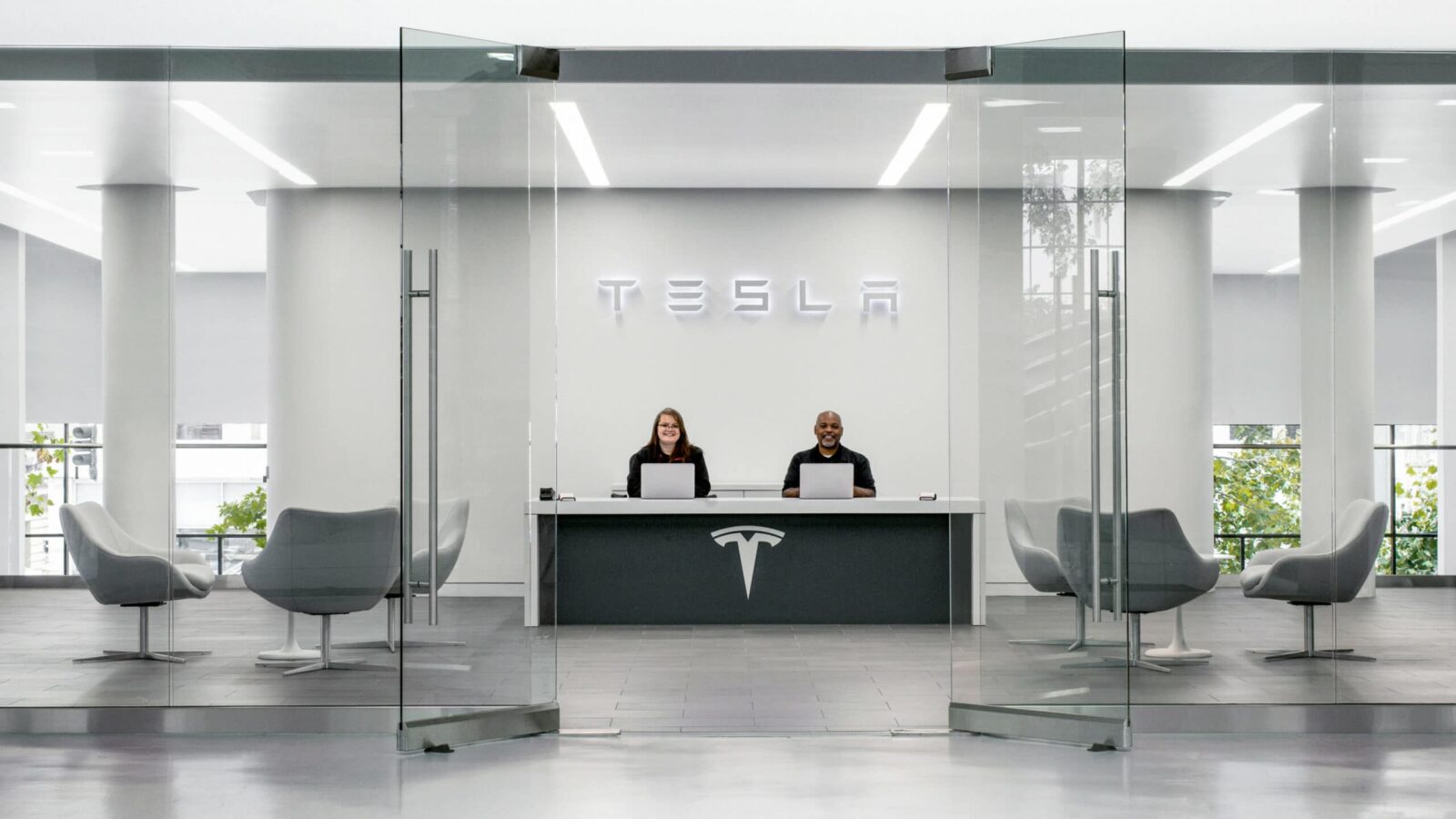 Tesla’s Moving Out of Malls…And Into Their Parking Lots