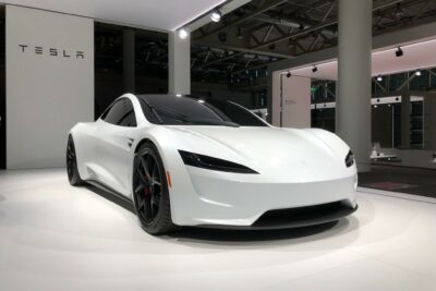 Tesla Offers Discounts to US Shoppers