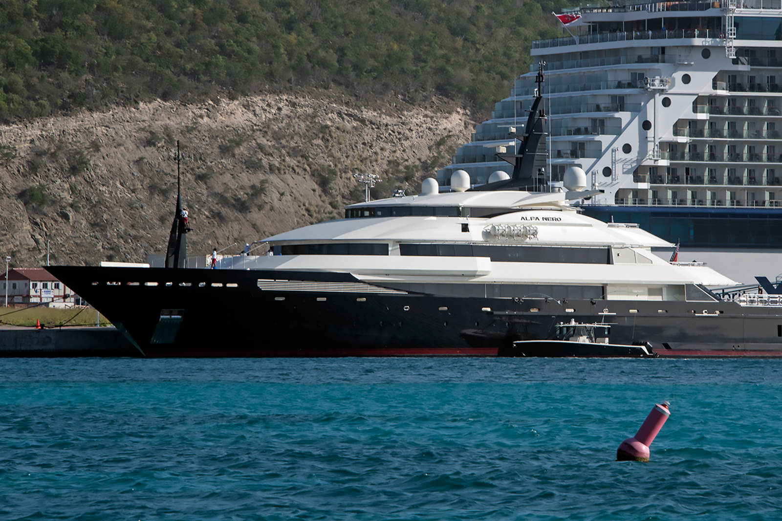 Chasing Up Russian Yachts and Mansions Proving Pricey 