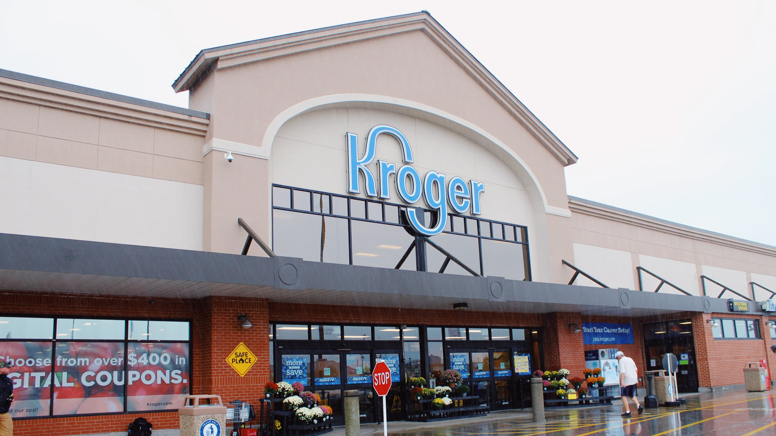 Photo of exterior of a Kroger grocery store