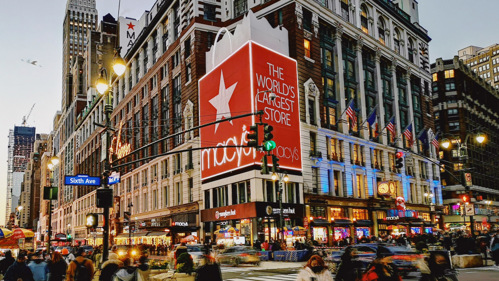 Macy’s to Shutter 150 Stores to Focus on Boosting Upscale Brands