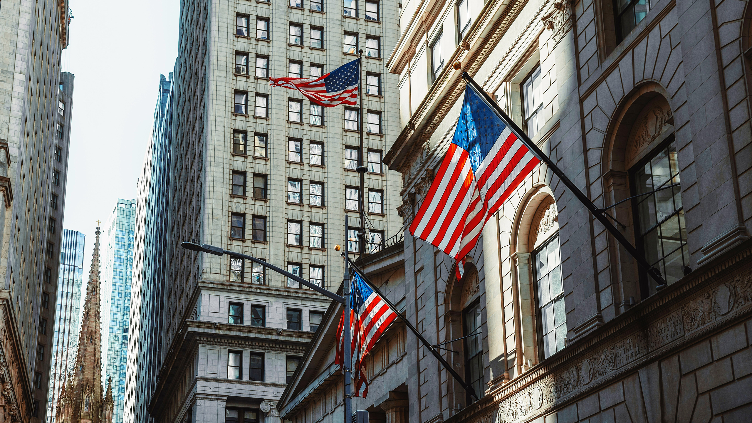 Shrinking GDP Shows Tariffs’ Impact as Courts Scrutinize Their Legality