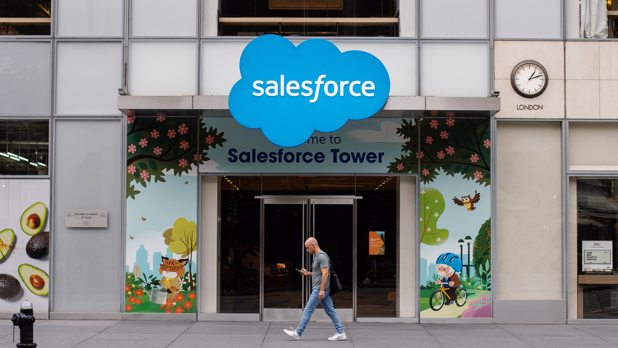 Photo of the Salesforce Tower