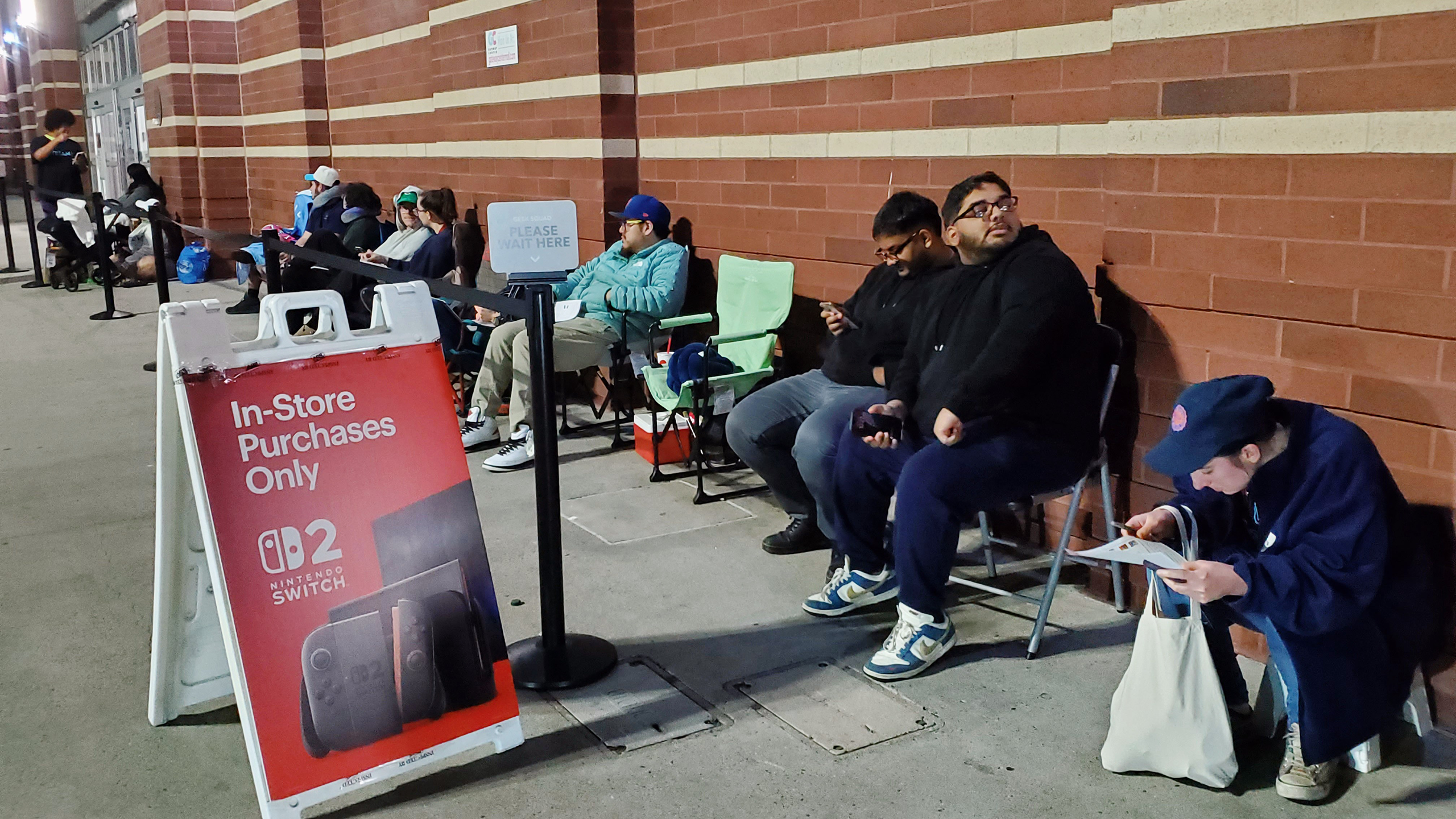 Photo of people in line at Best Buy to purchase the Nintendo Switch 2