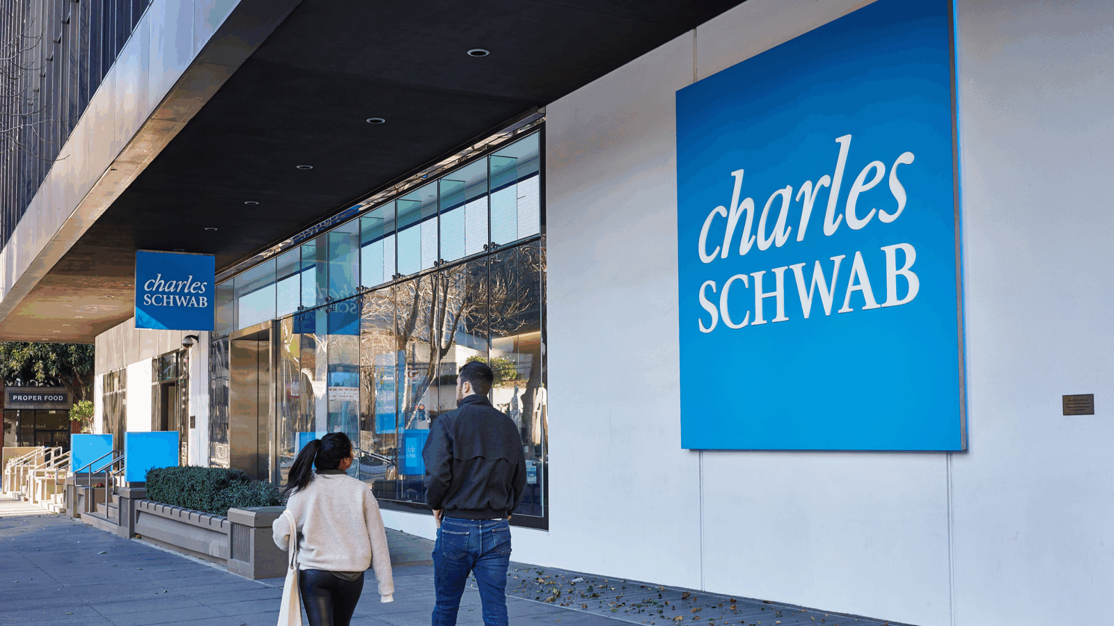 Schwab Keeps Industry’s ETF Fee Cuts Rolling