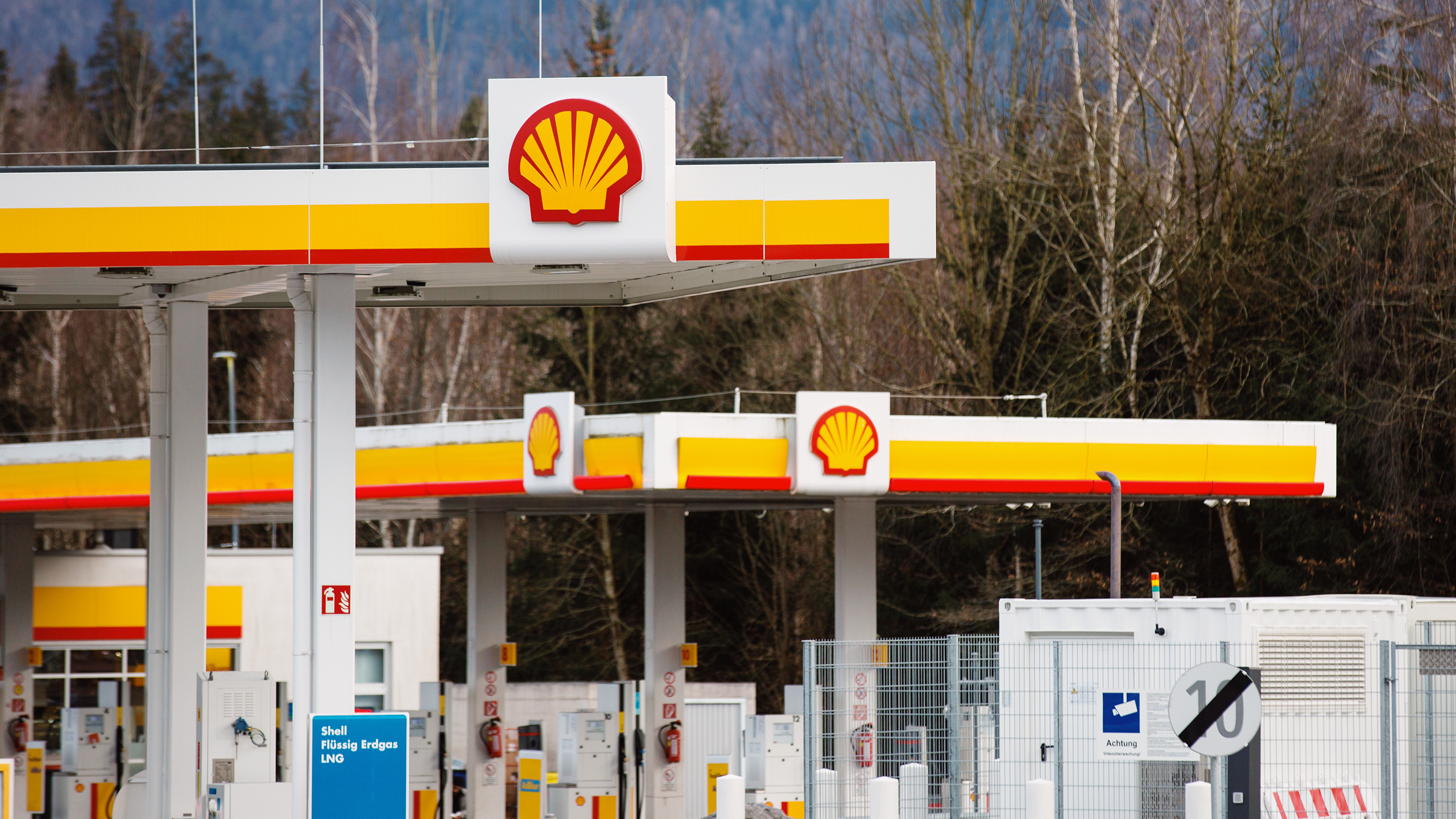 Shell Dismisses BP Takeover Talks as Mere ‘Speculation’
