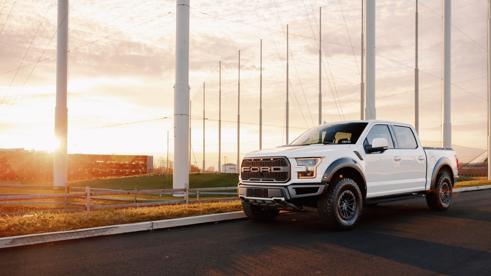Ford, GM Notch Sales Surge as Detroit Braces for Slump