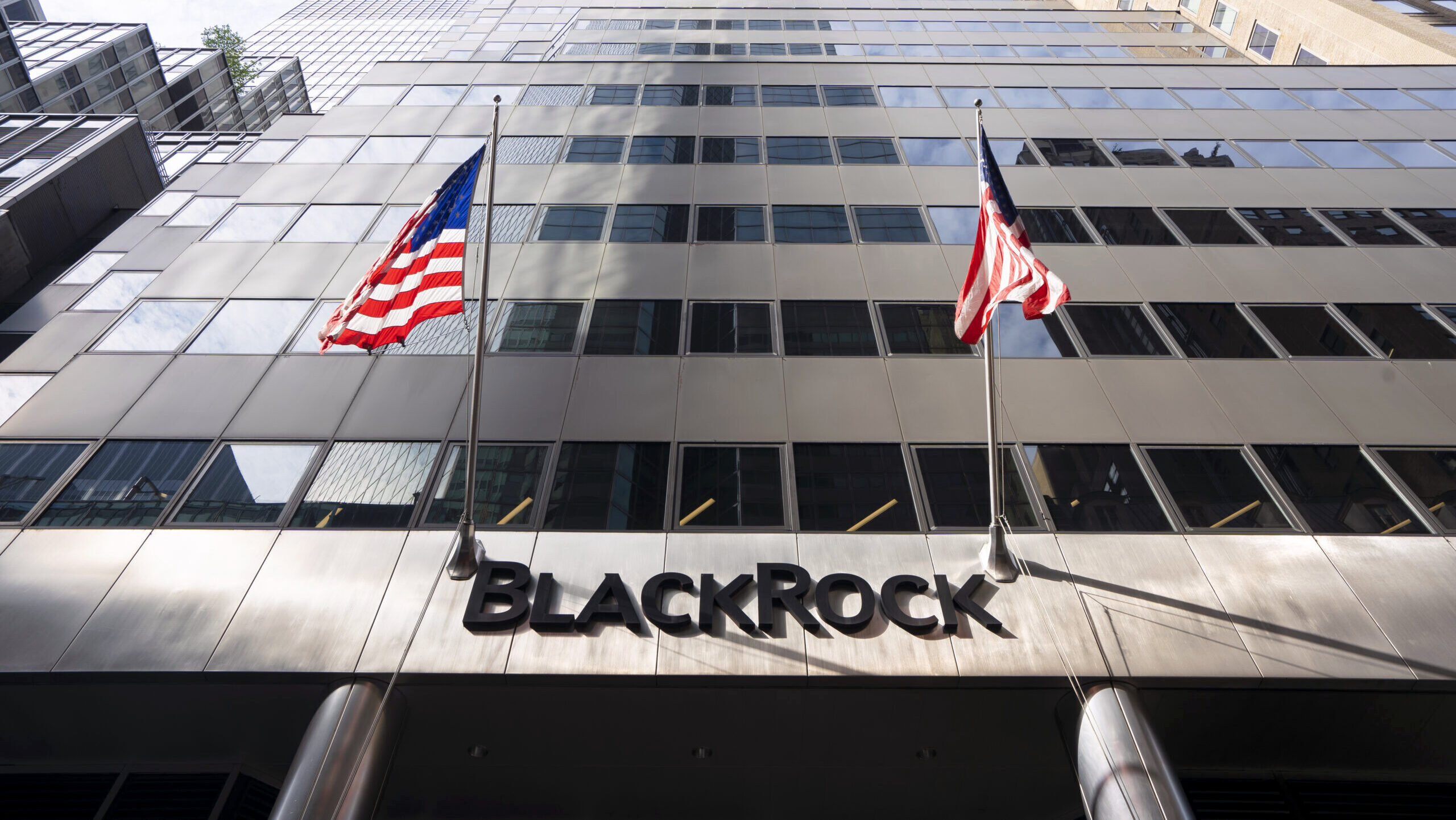 Markets Give a ‘Meh’ To Upbeat Wall Street Earnings