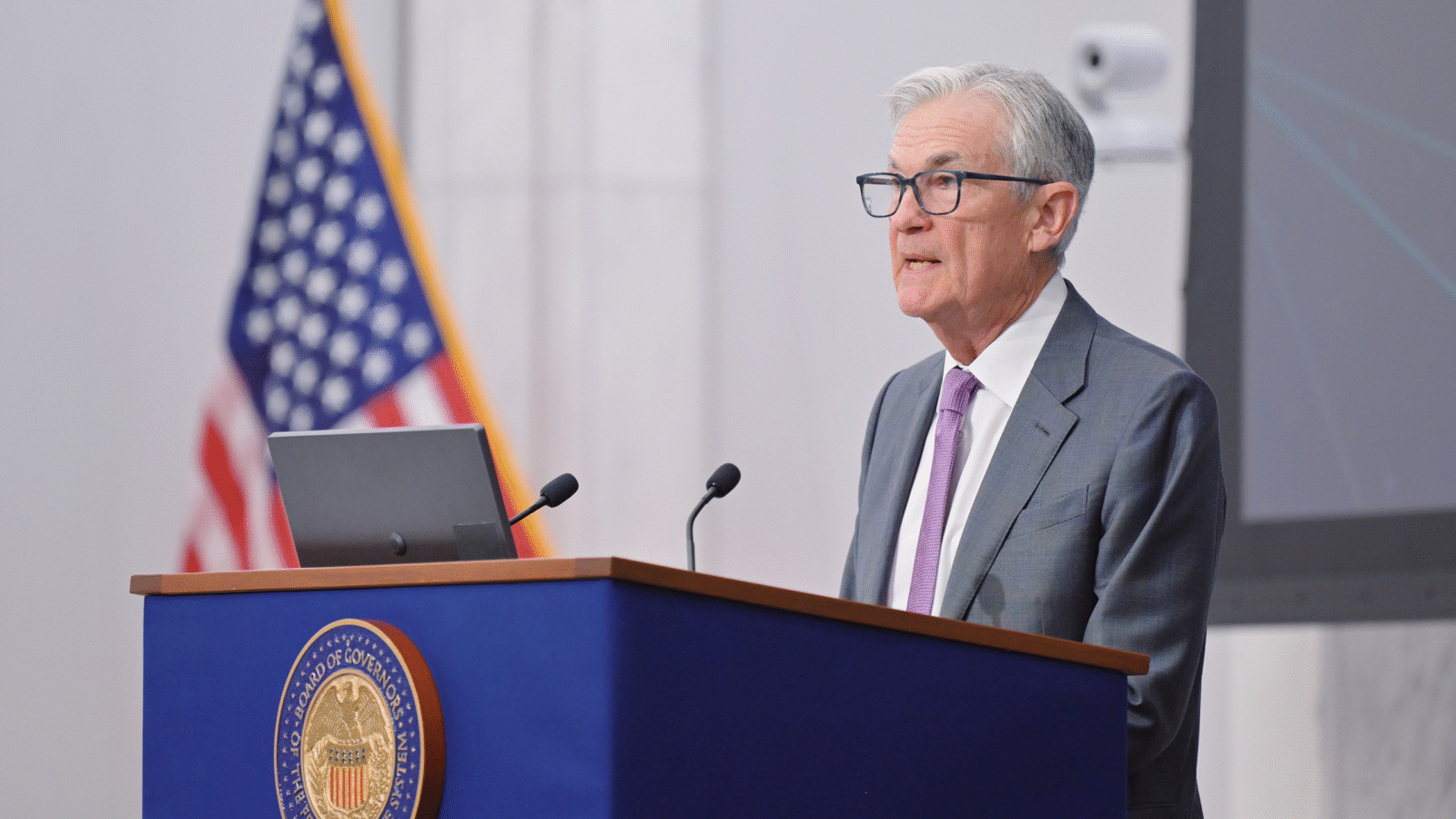 Powell Blames Rate-Cut Delays on Tariffs