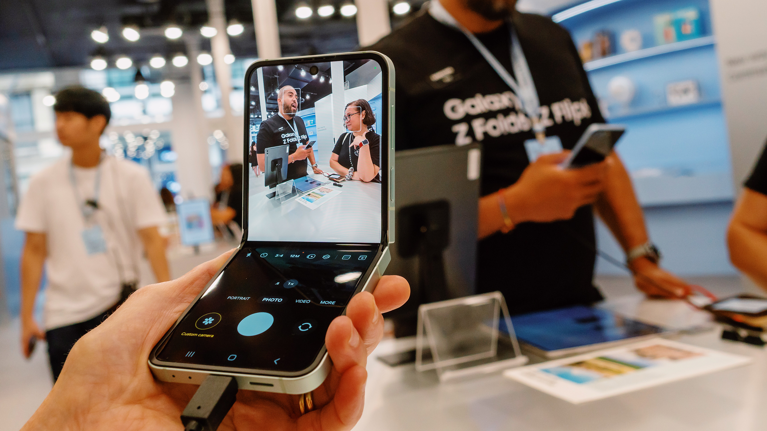 Samsung’s Foldable Phones Are Hungry for a Bite of Apple