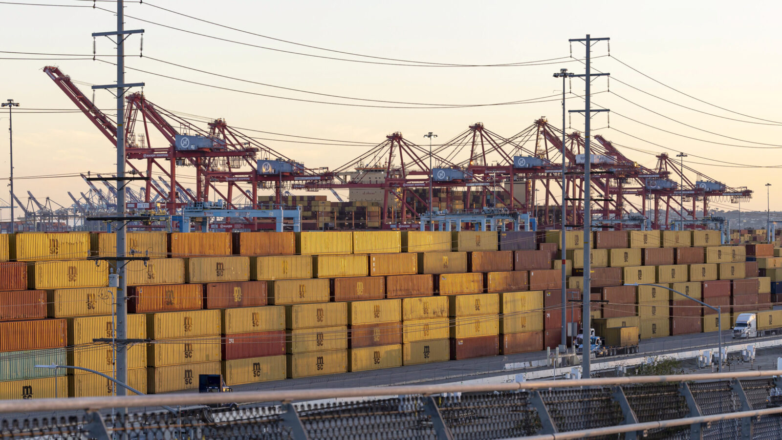 Bottom Line Undercuts Hot Quarter for Top-Line US GDP 