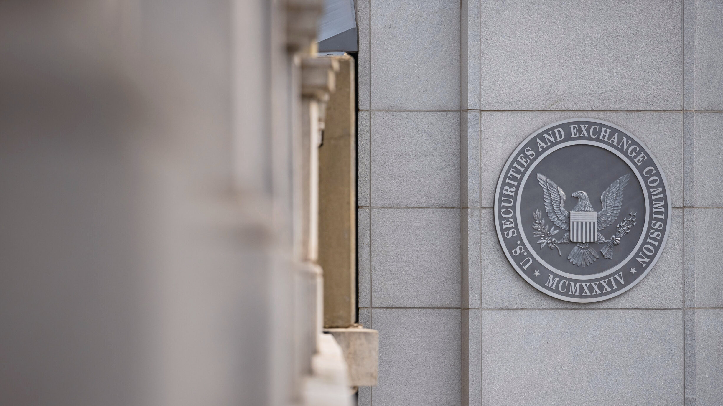 SEC, Congress Want Regulations to Oversee AI Experiments
