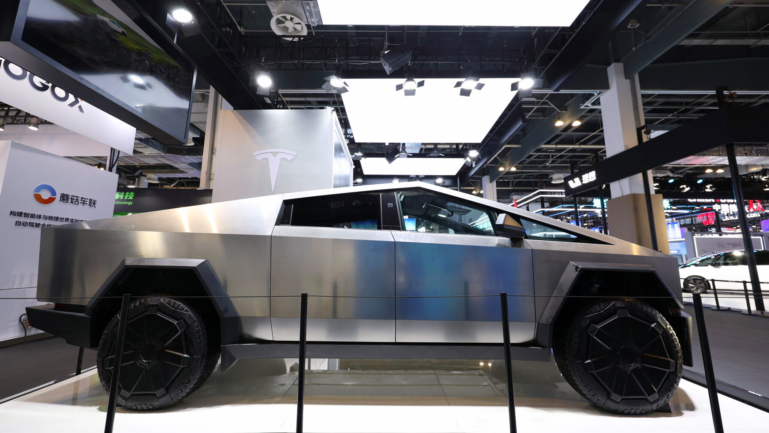 Tesla is Paying Up to Keep Elon Musk’s Eyes On the Road