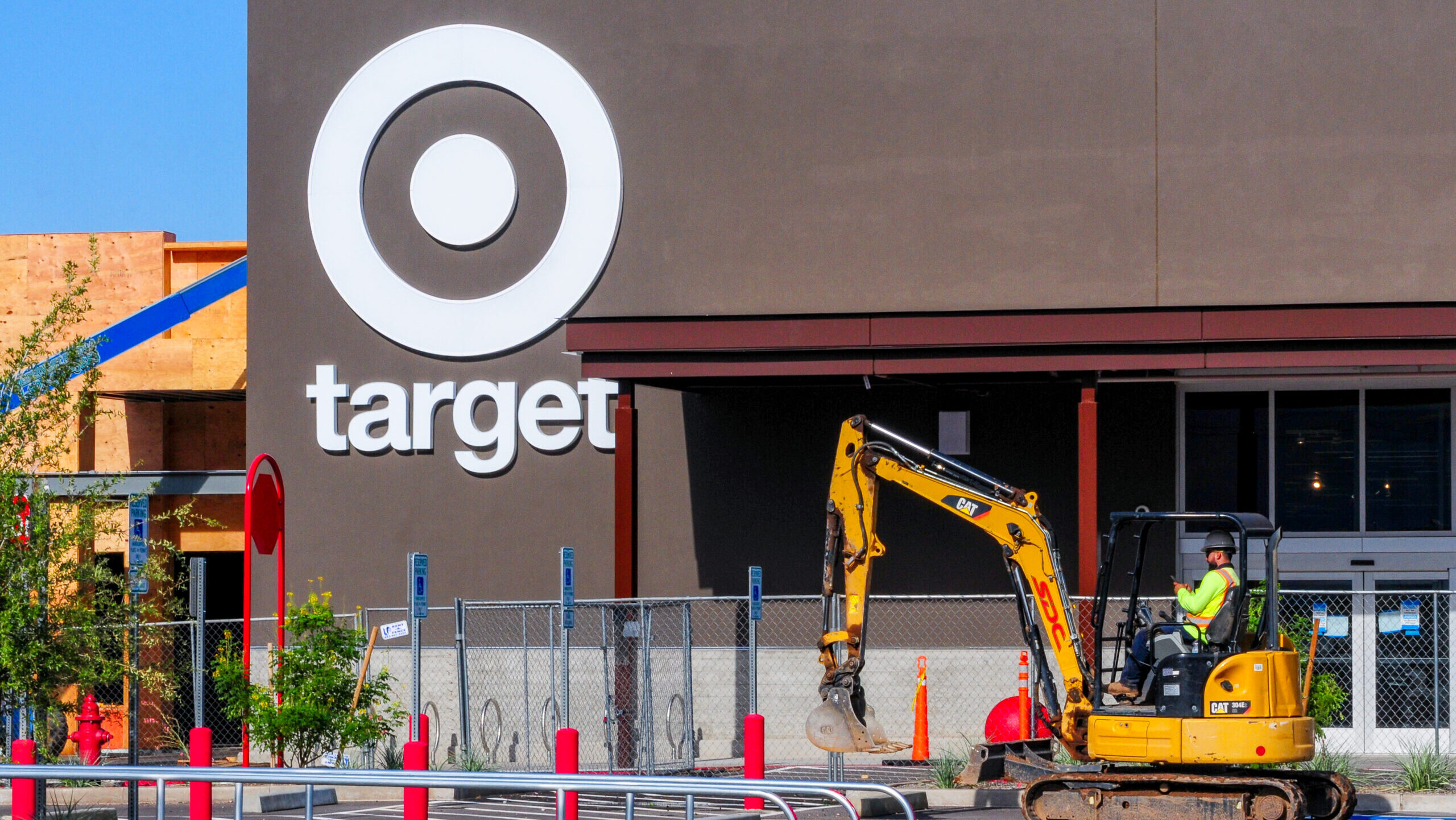 Target Struggles as Wary Shoppers Prioritize Cost-Cutting