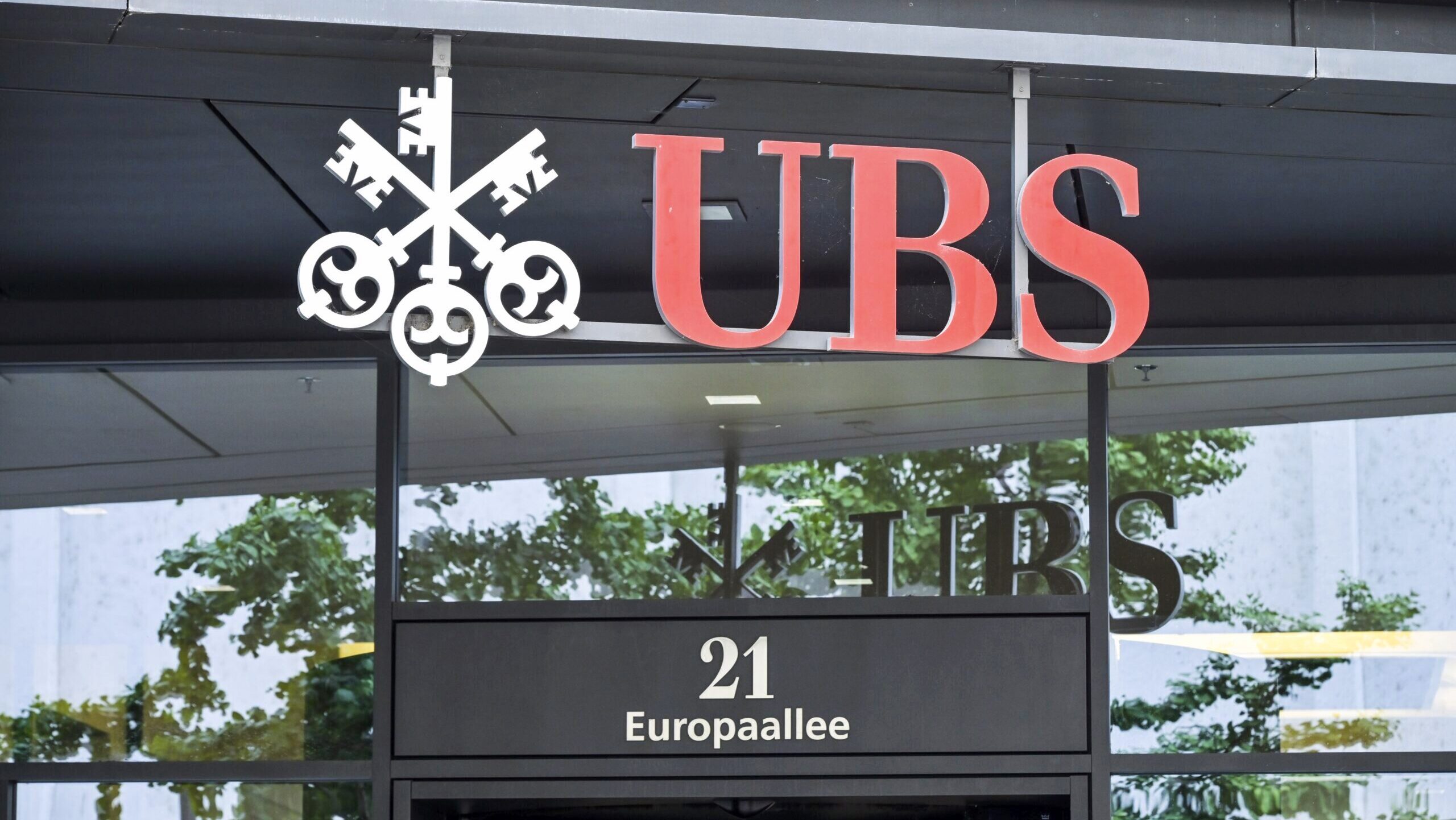 Self-Help or Self-Sabotage? Activist’s Proposal for UBS to Leave Switzerland Risks Spiking Costs