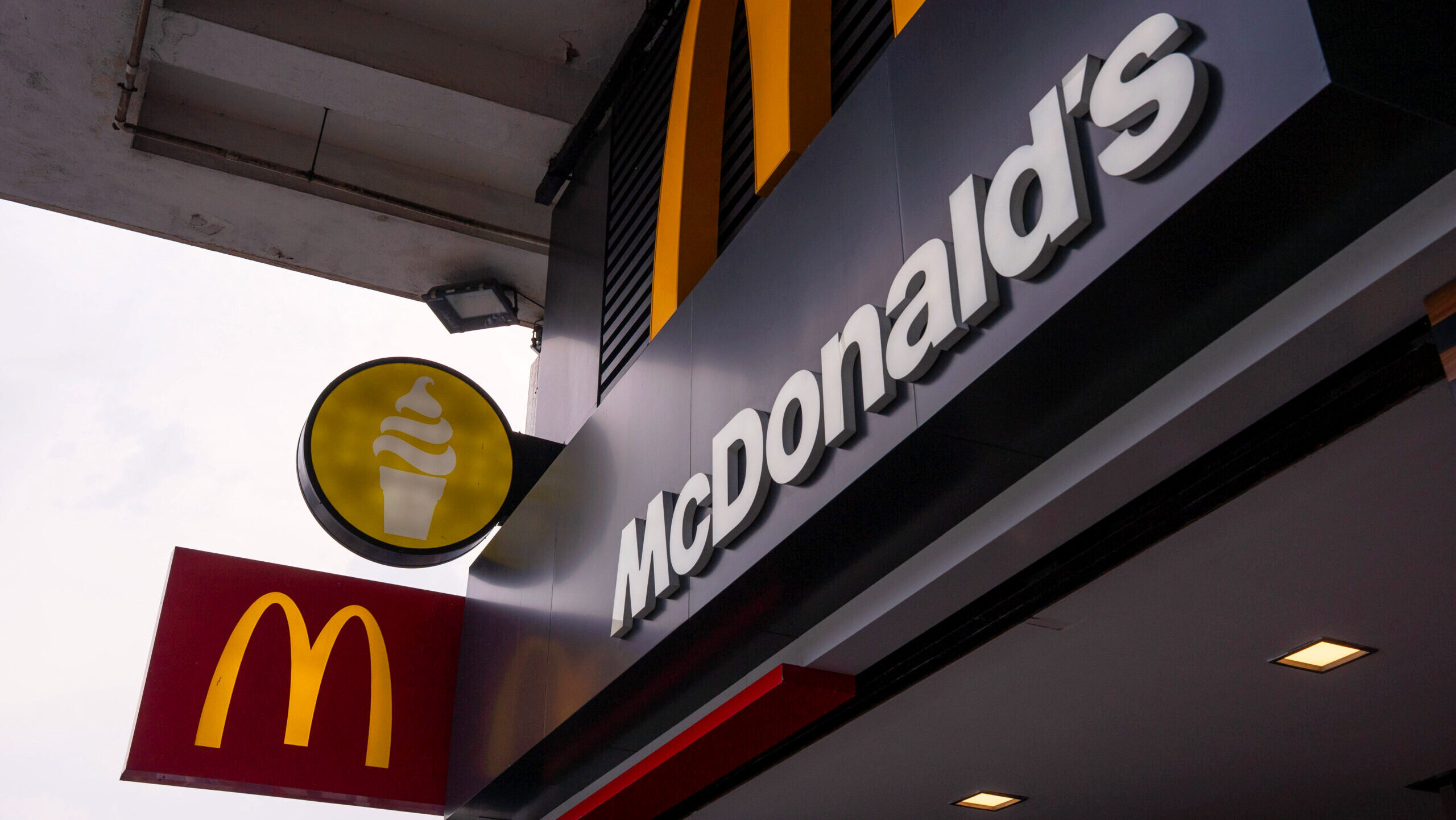 McDonald’s Chief Blasts Minimum Wage Loophole for Tipped Workers