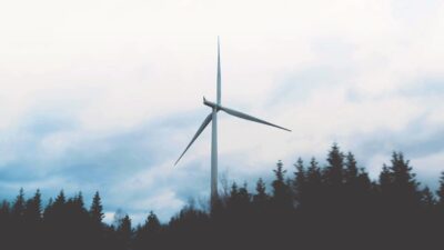 US Policy Whirlwind Threatens Clean Energy ETF Rebound