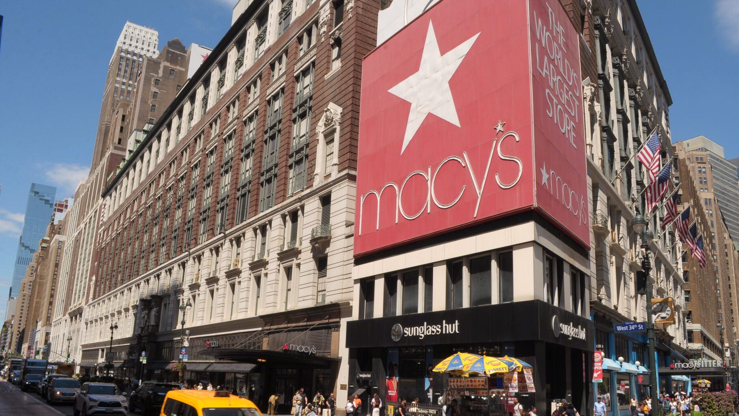 Macy’s Makeover Smoothes Out Earnings-Related Worry Lines for Investors