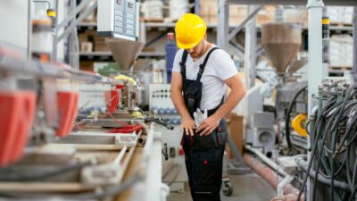 Economists Bullish on US Growth Despite Rising Inflation, Shrinking Job Market