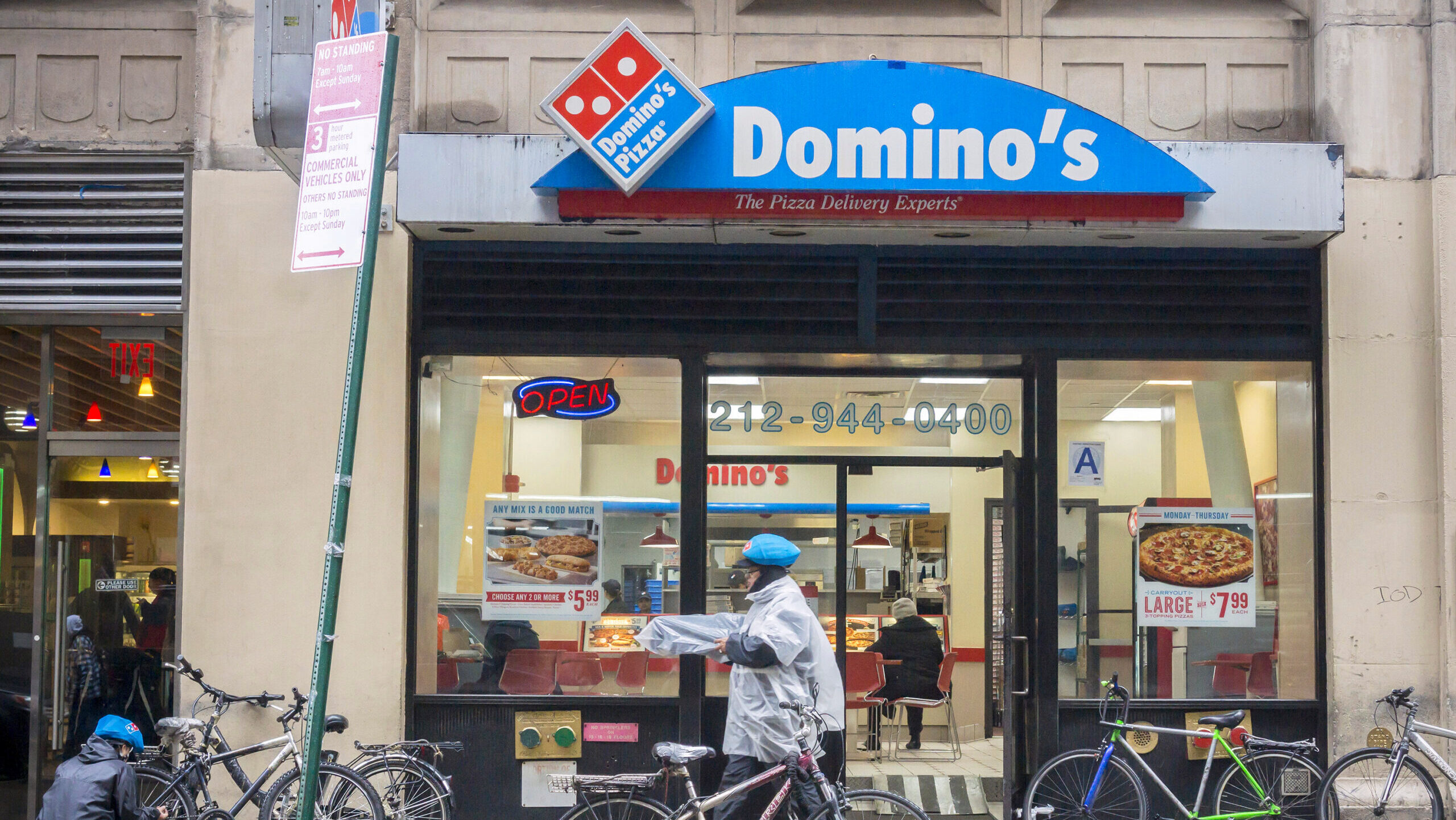 For Domino’s Investors, Chain Restaurant Price Wars May Be ‘Best Deal Ever’