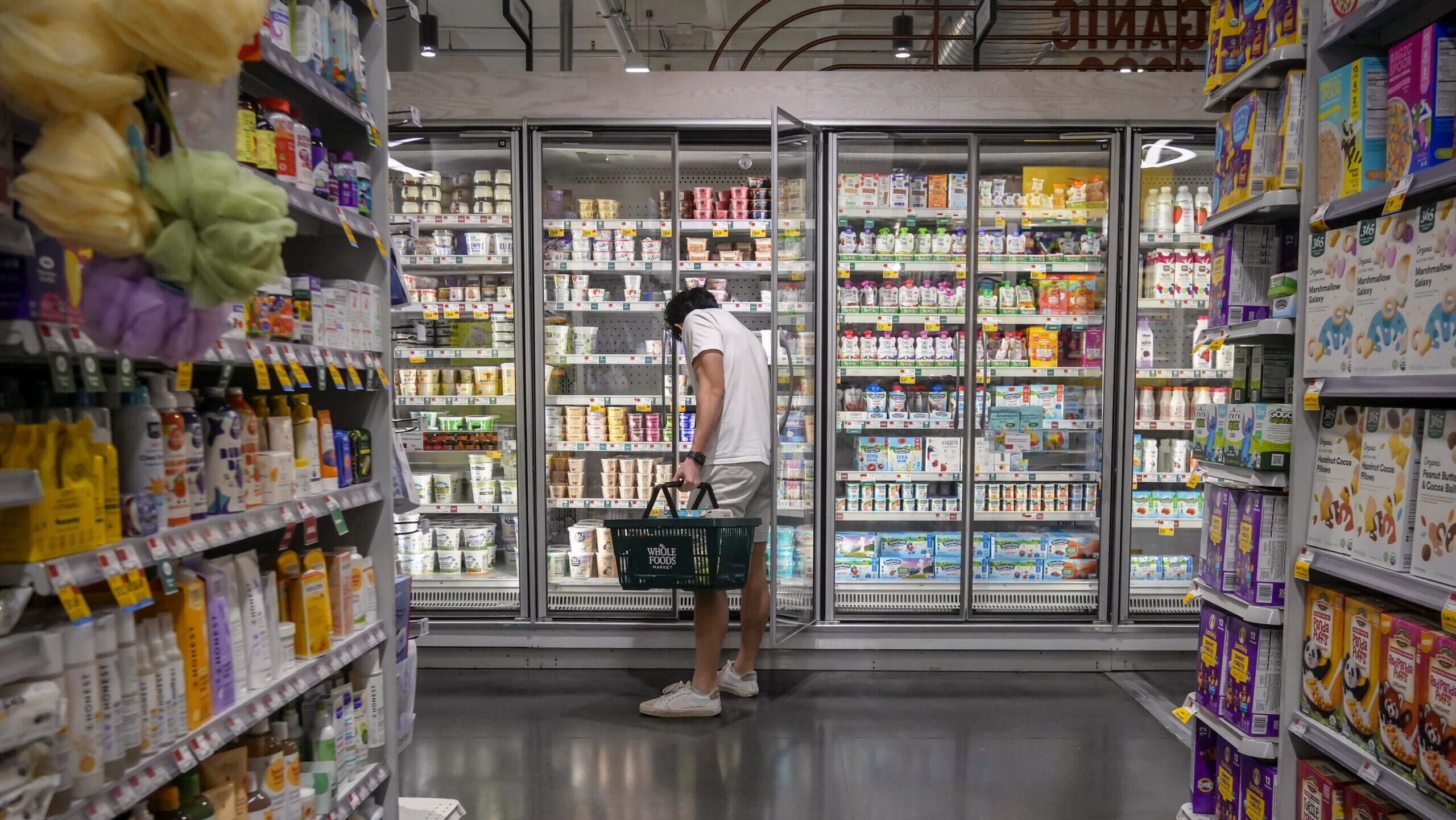 Bummed Consumers Predict Shrinking Labor Market, Spiking Inflation