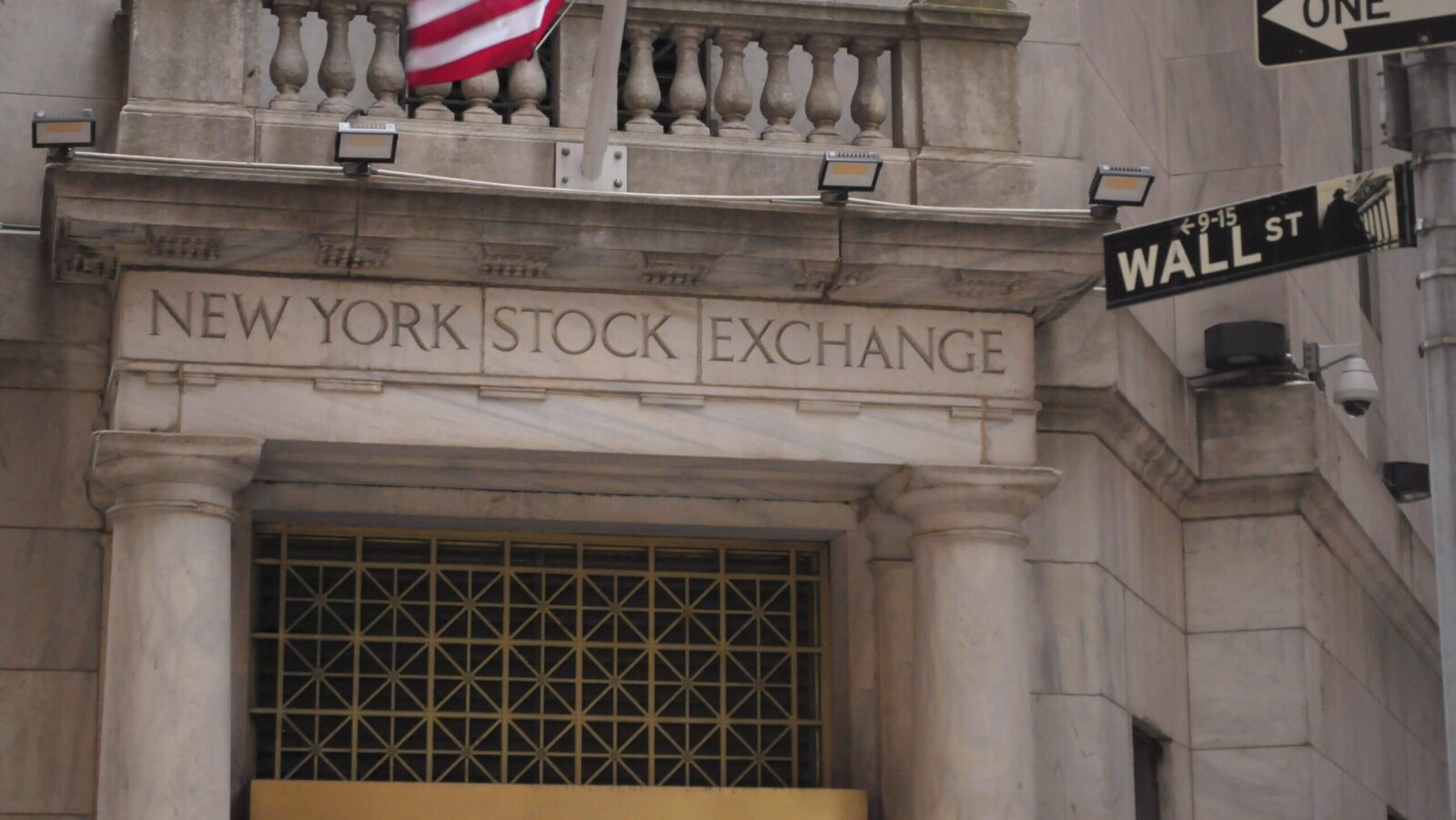 Too Big to Fix: IPO Revival Unlikely to Reverse Three-Decade Slide in Stock Exchange Listings