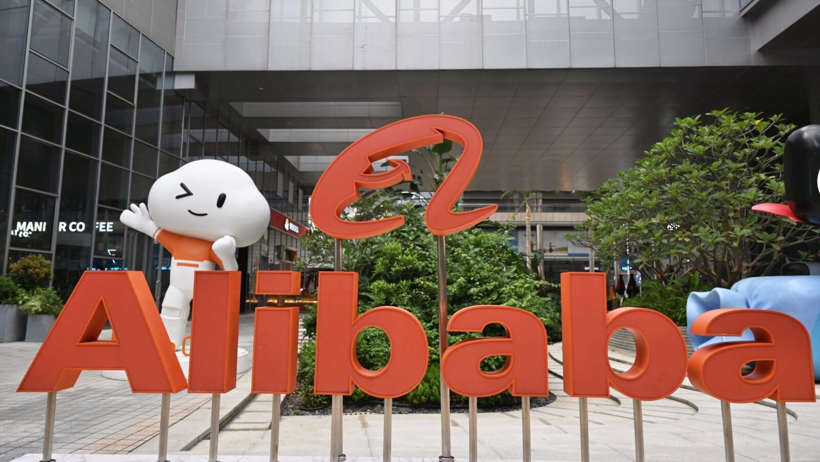 Alibaba Tackles American Tech Giants Head-On