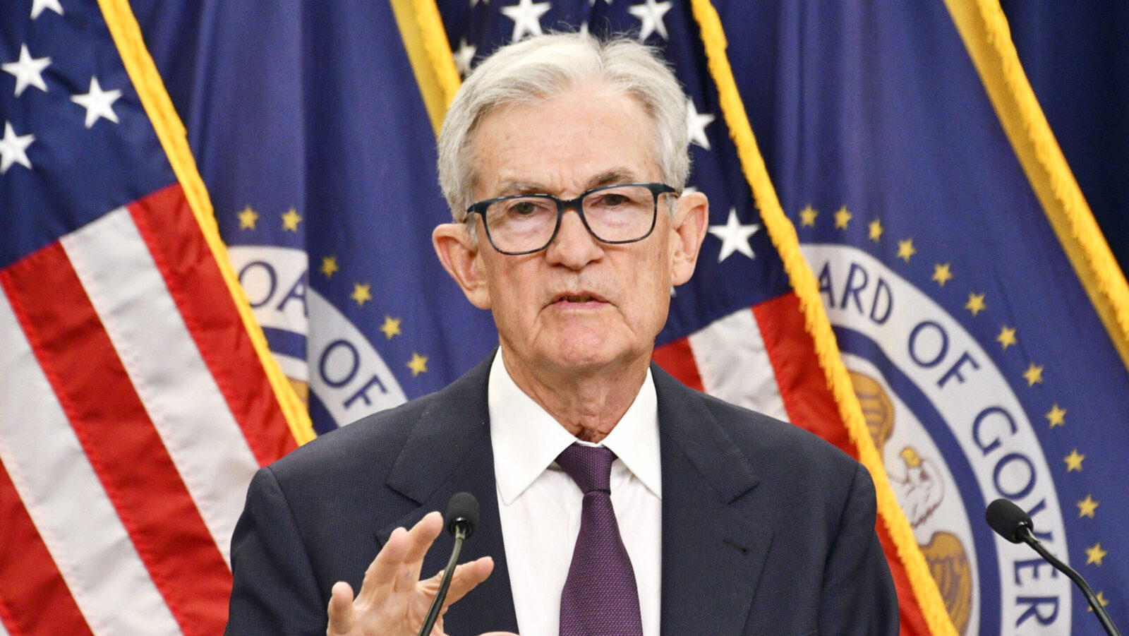 A December Rate Cut? Economists Still Expect One. Markets, Not so Much