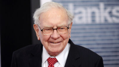 Retiring Warren Buffett Pledges to Keep Betting on Berkshire Hathaway
