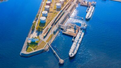 US Crude Slides Toward Worst Year Since 2018