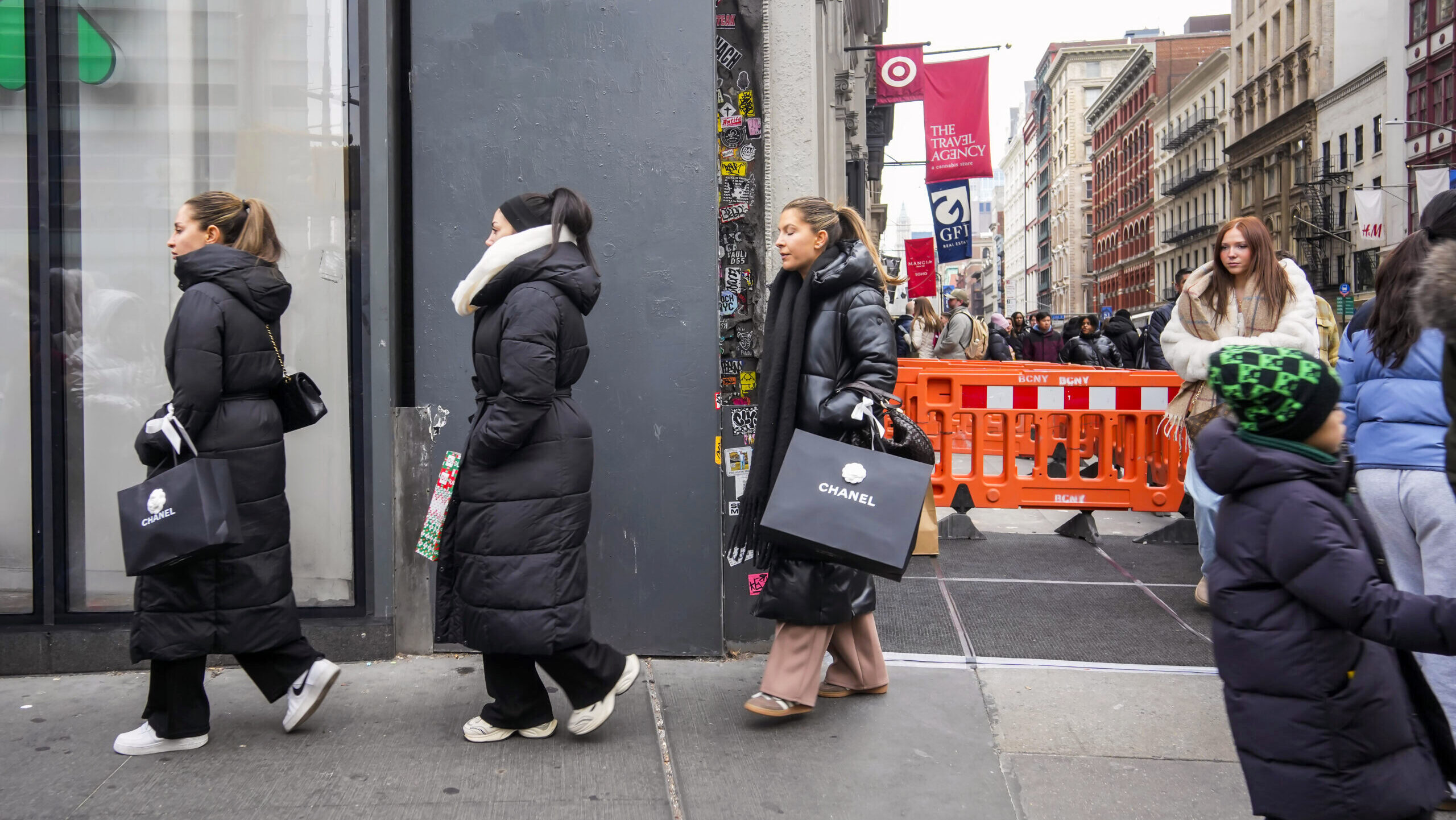 Consumer Spending Surge Sets Stage for Year-End Market Rally