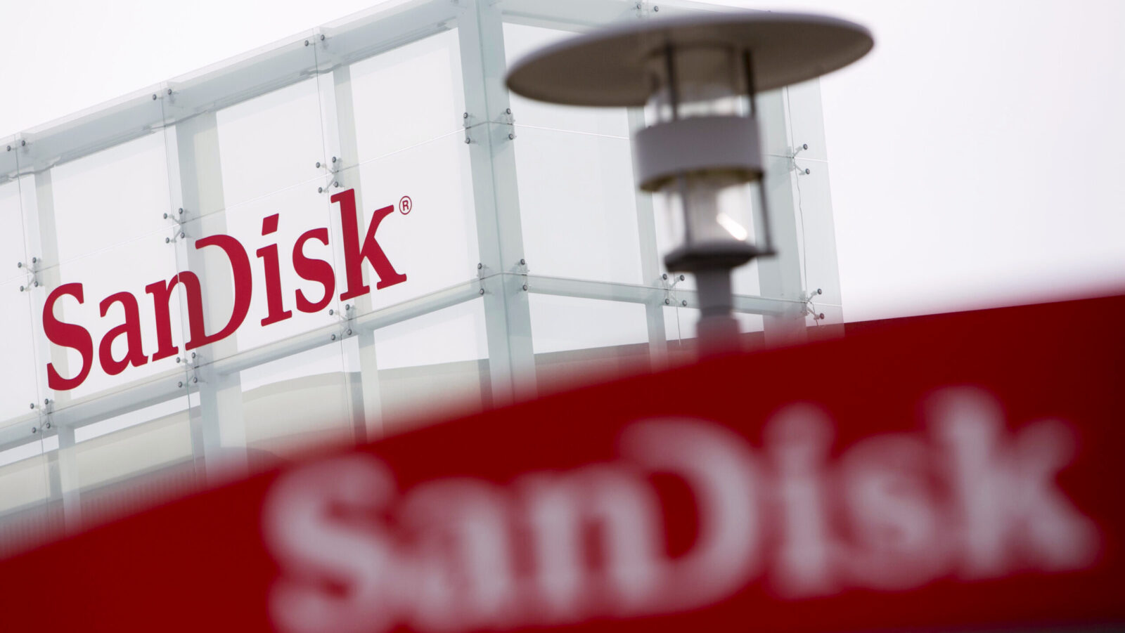 Memory Shortage Boosts Sandisk — and May Kill Personal Computers