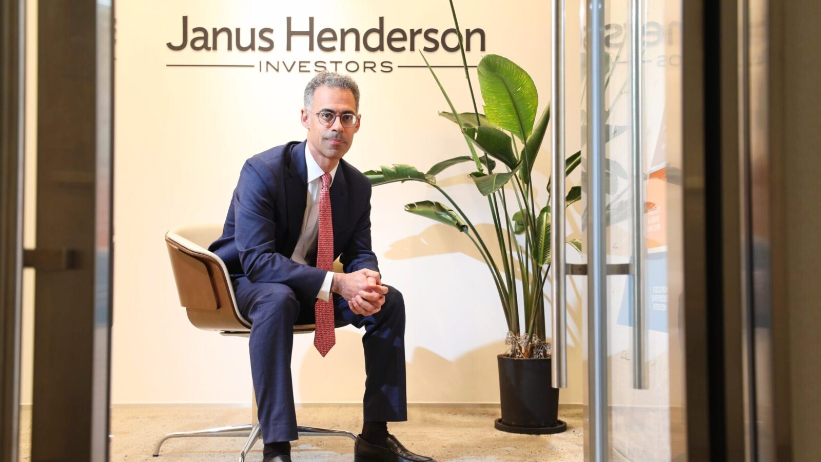 Dollars at Dawn? Victory Capital Duels With Peltz’s Trian for Janus Henderson