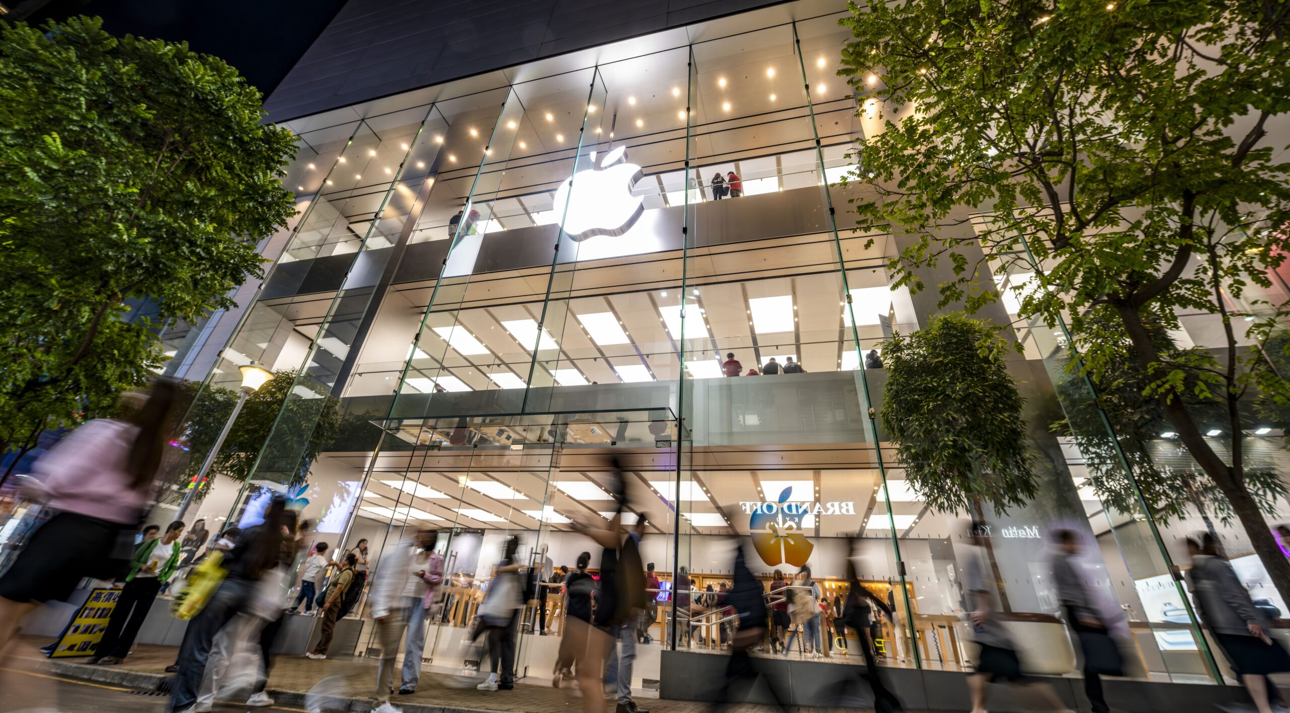 Apple’s Product Revamp Shows Fruit of AI Comeback Strategy