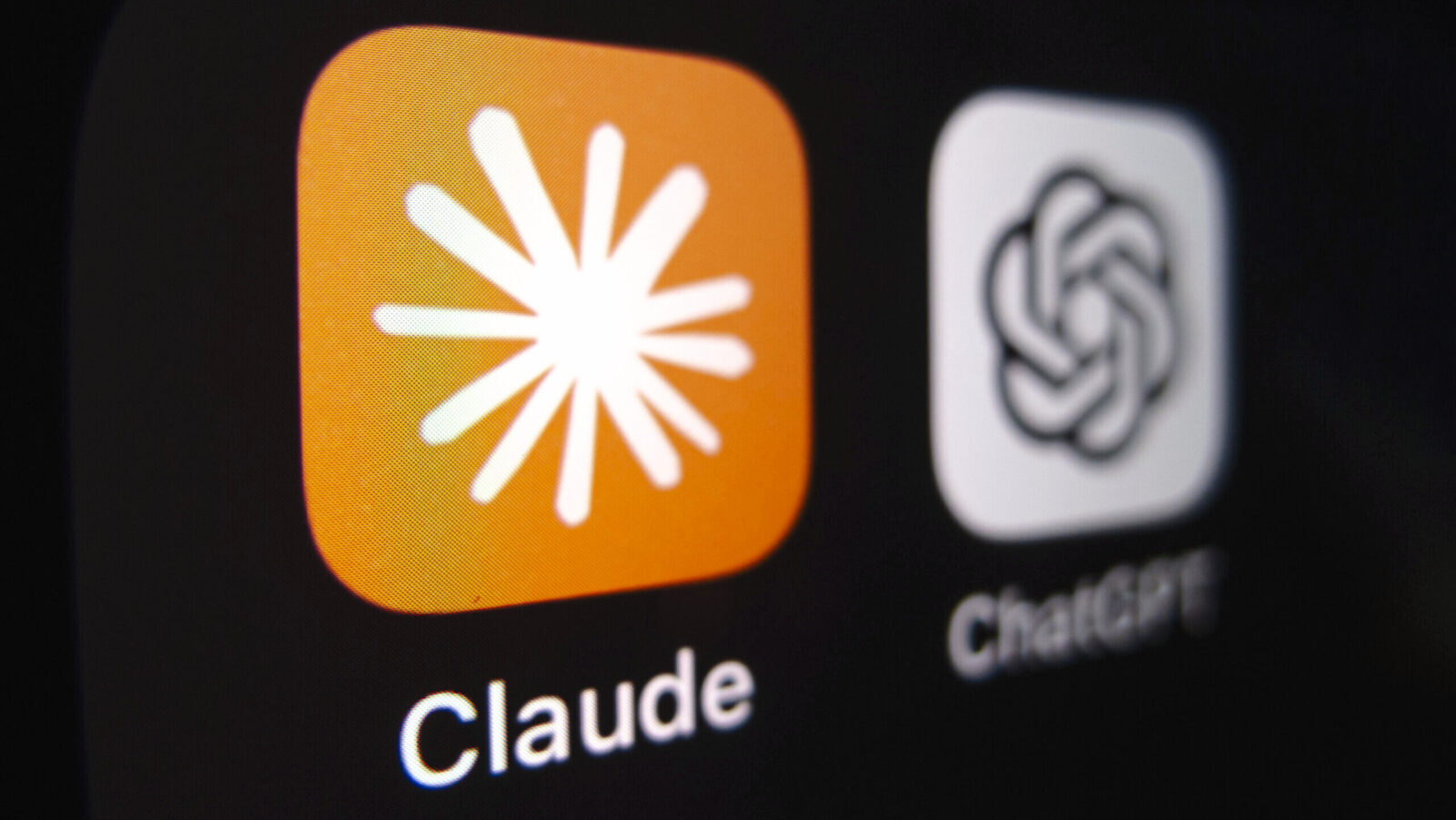 Users Ghost ChatGPT for Claude as OpenAI Strikes Deal with Pentagon
