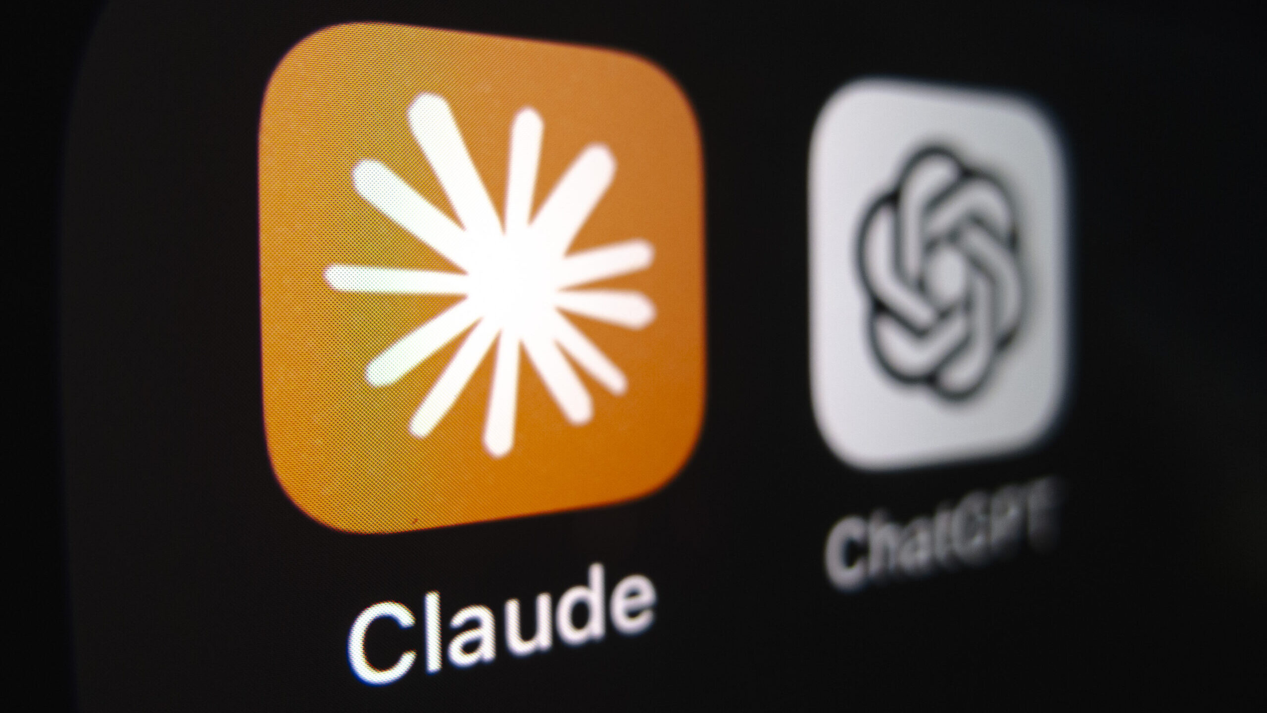 Users Ghost ChatGPT for Claude as OpenAI Strikes Deal with Pentagon