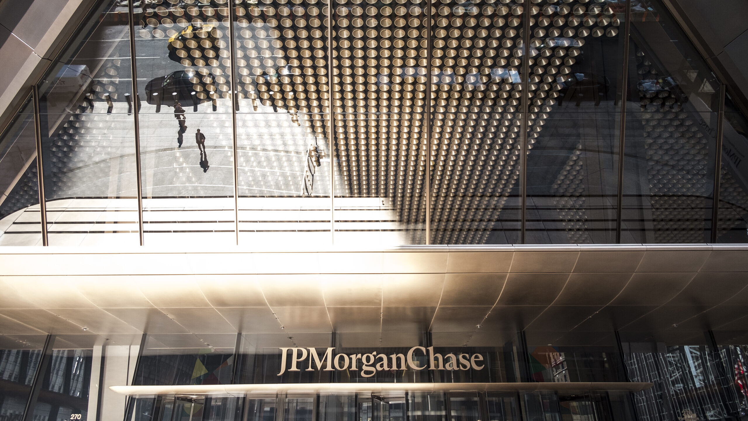 Private Credit Crunch: JPMorgan Limits Exposure, Morgan Stanley Fund Caps Redemptions