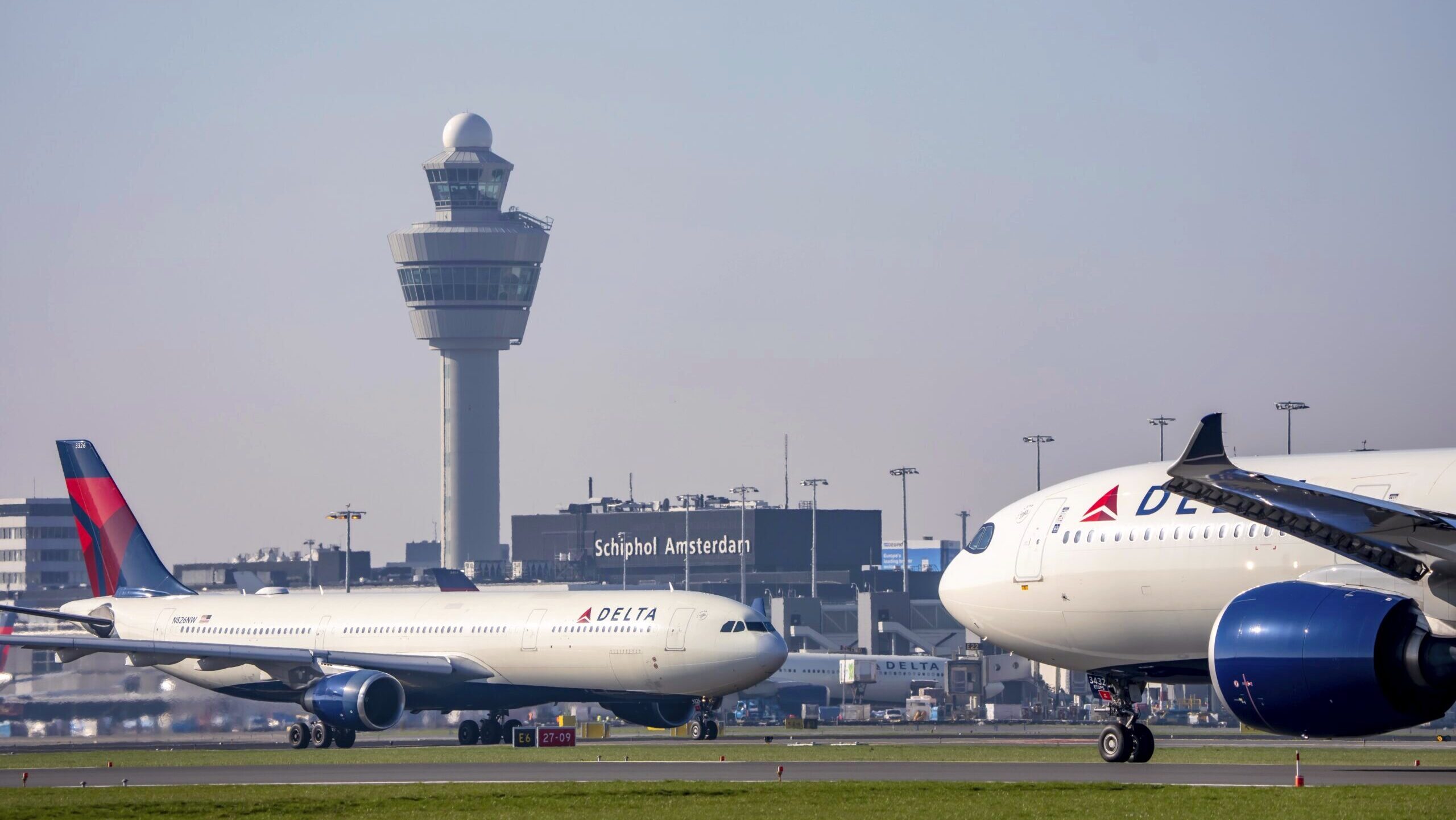 Photo of two Delta Air Lines planes on the tarmac.