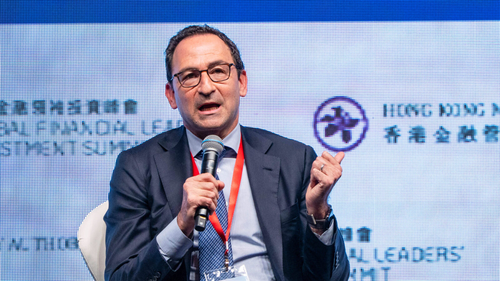 Blackstone Shrugs off Private Credit Concerns amid AI Focus