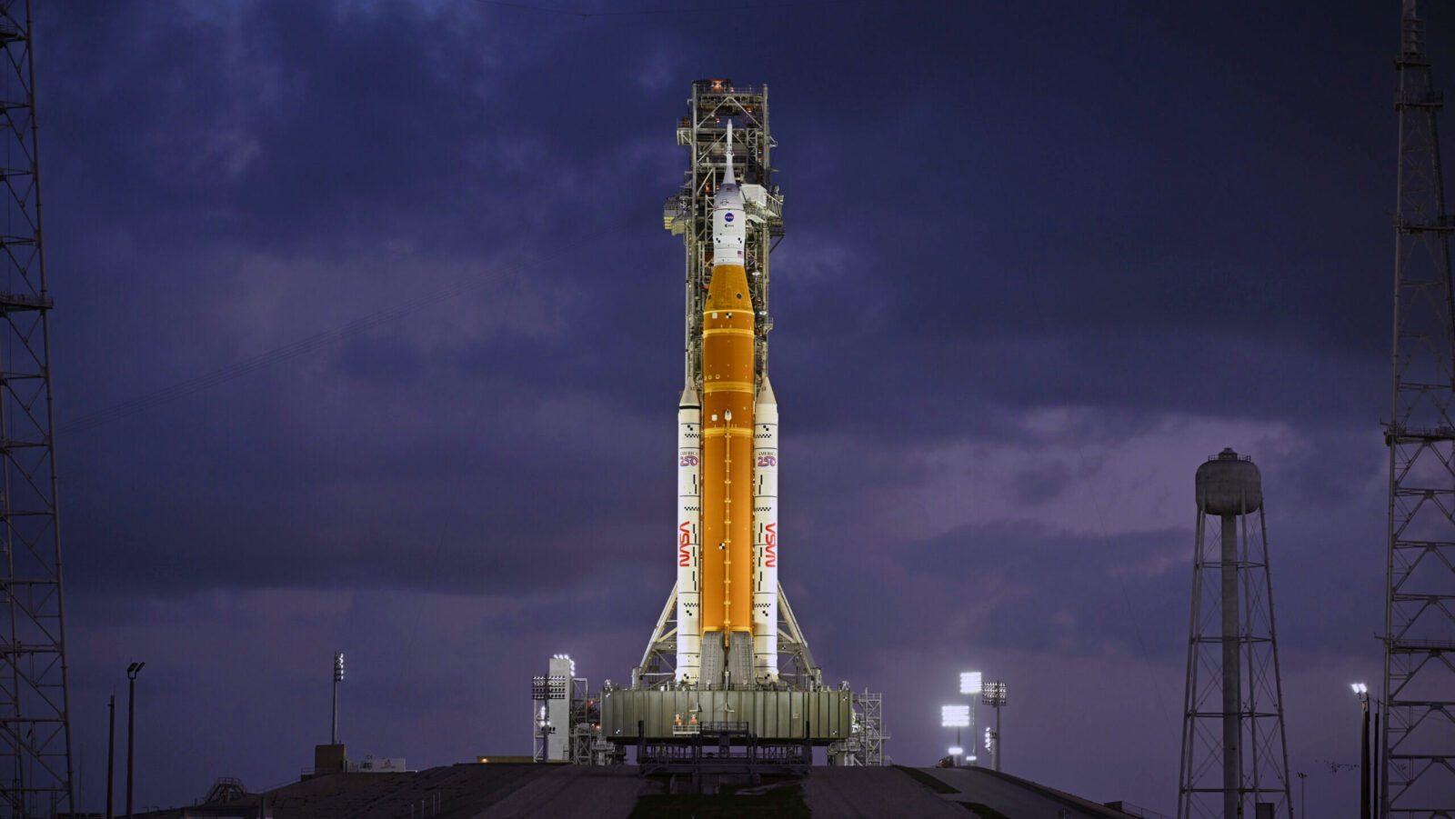 Artemis II Heads to Moon as SpaceX, Rivals Build Lunarconomy