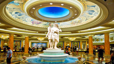 Billionaire Fertitta Gambles on Caesar’s in Debt-Laden, $17.6 Billion Deal