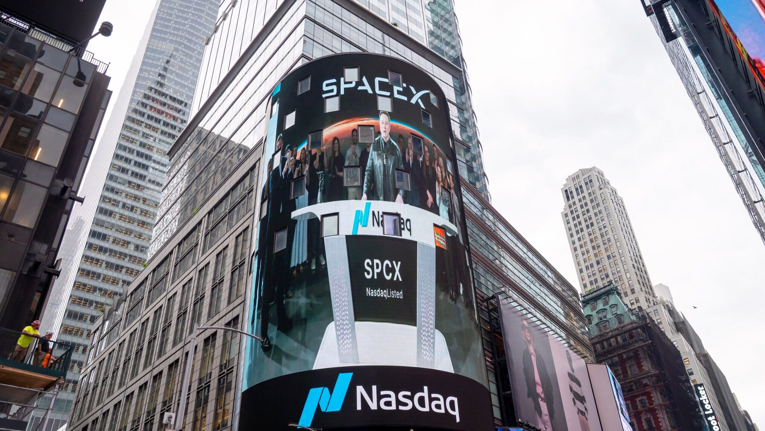 Investor FOMO, ETF ‘Feeding Frenzy’ Fuel SpaceX’s Skyrocketing Price