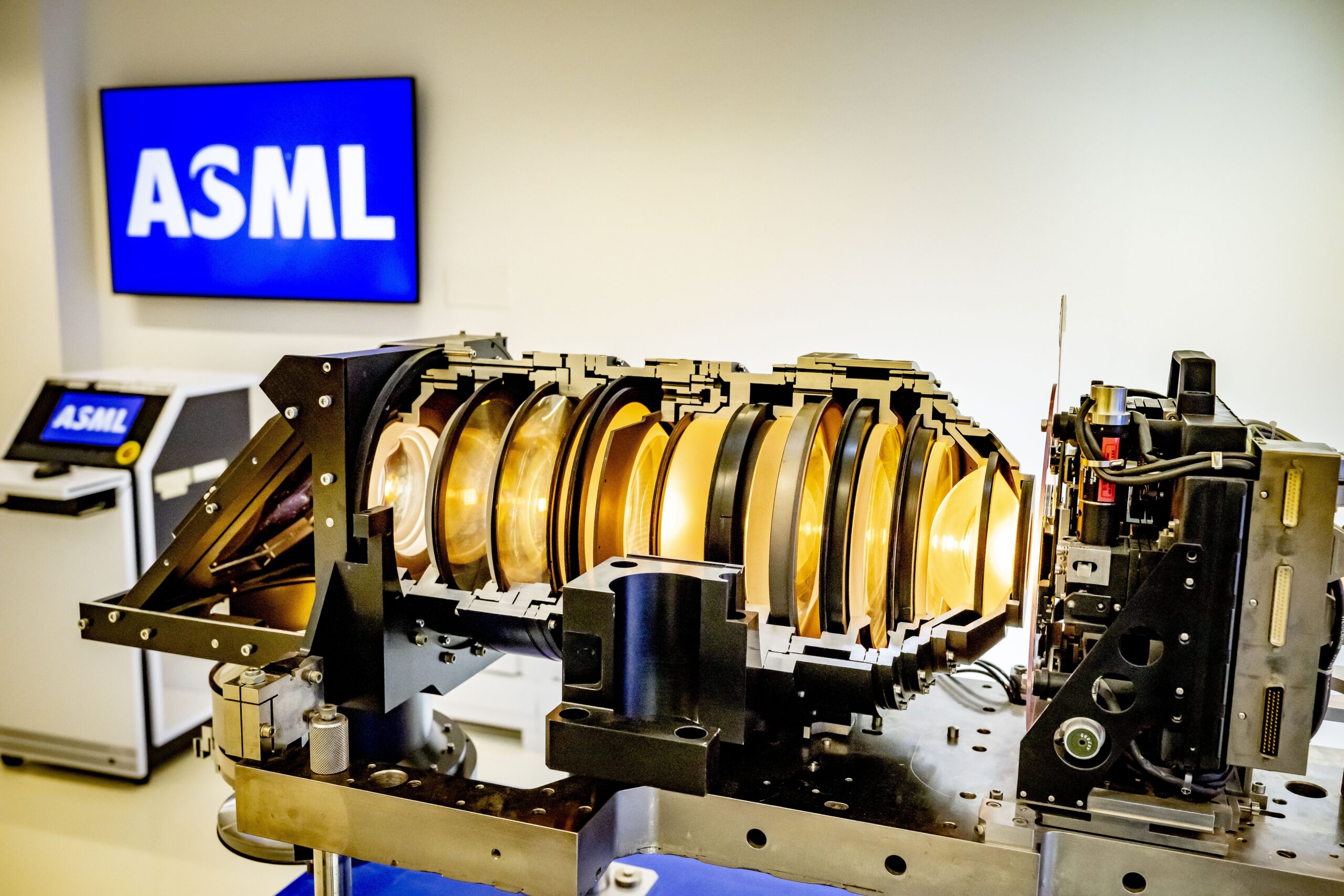 Can China Replace Lithography Powerhouse ASML?