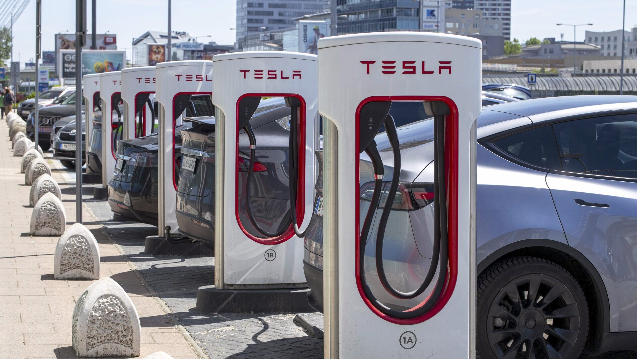 Tesla’s Delivery Rebound Fails to Crush Negative Narrative