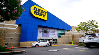 Best Buy Hikes Outlook After Hot Summer Quarter
