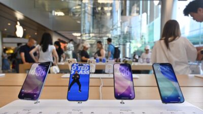 Apple’s Supply Chain Woes Threaten All-Glass iPhone