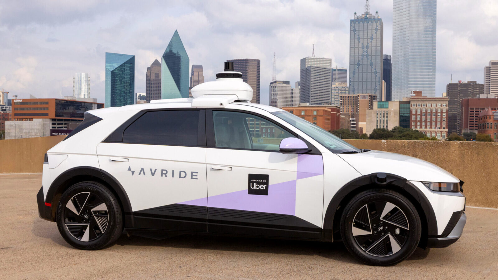 Uber, Waymo and Tesla Speed Toward Driverless Future