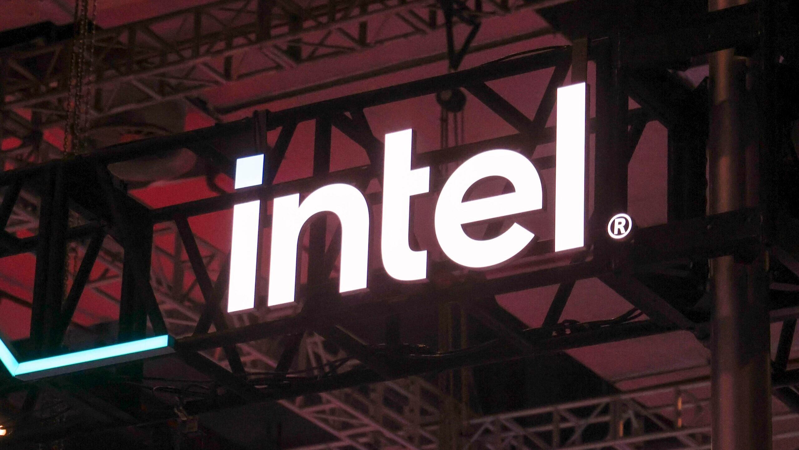 Intel Considers Rejoining the Memory-Making Biz