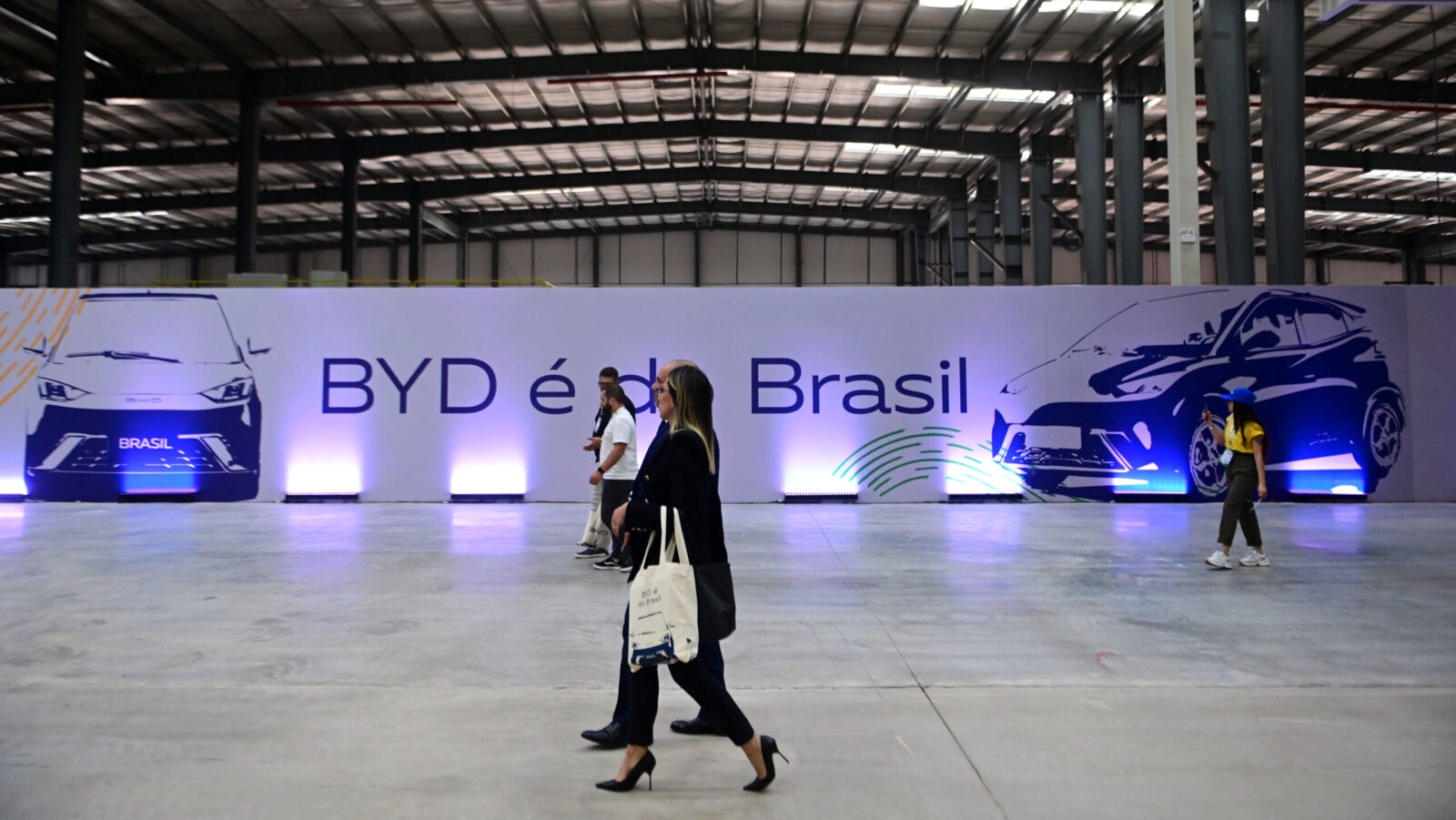 As China Sales Sag, BYD Gains Global Edge