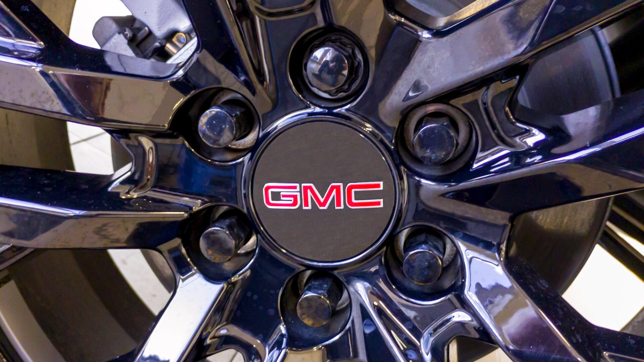 GM Says Hybrid Vehicles on the Way as Asian Carmakers Capture Spiking Demand